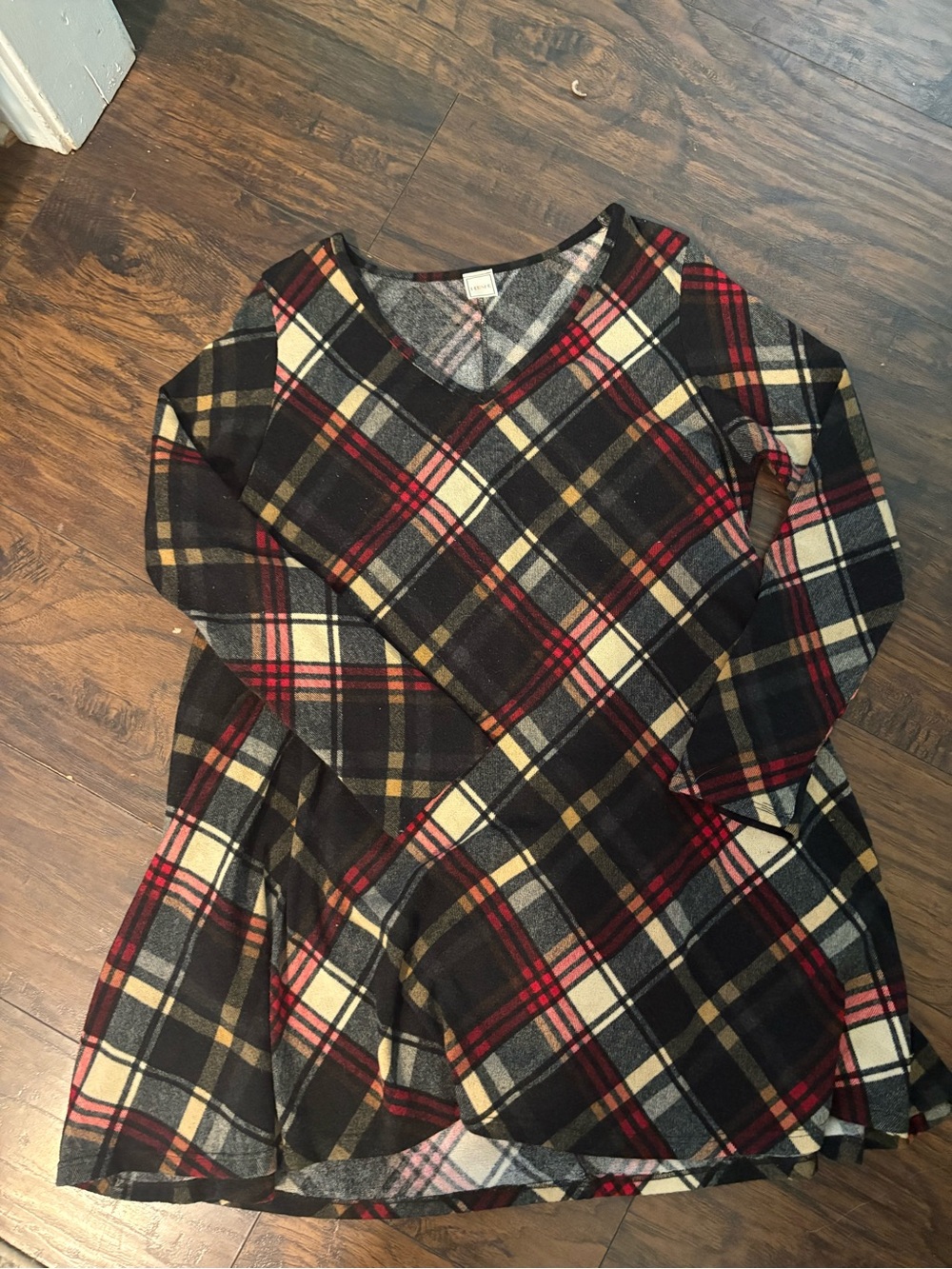 Women Plaid V-Neck Long Sleeve Top - Black, Red & Cream